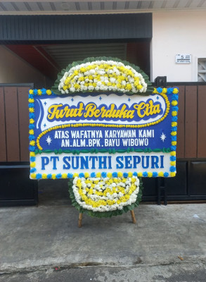 Papan Bunga Duka di Puncak Sorik Marapi