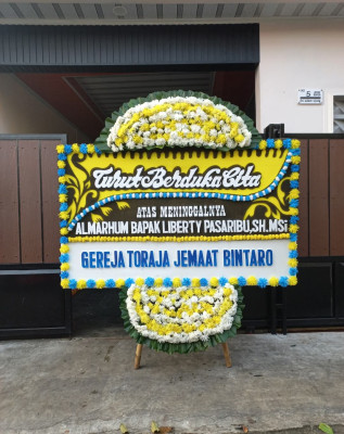 Papan Bunga Duka di Puncak Sorik Marapi
